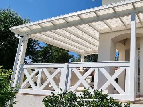 Zadaszenie z balustradą